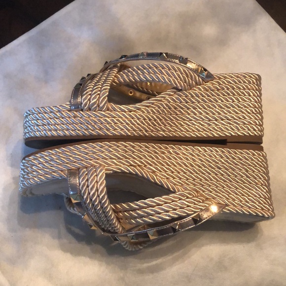 Vaneli crossed gold satin braided embellished studs cushy insole wedge sandals - Picture 3 of 9